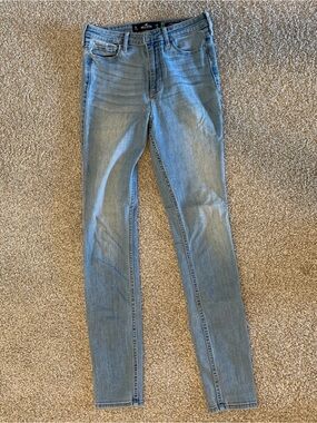 Hollister Light Wash Women’s Ultra High Rise Skinny Jeans